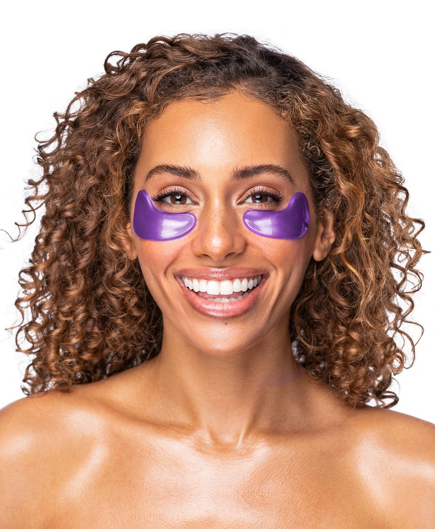 A woman using an Amethyst Hydrate Collagen Eye Mask.