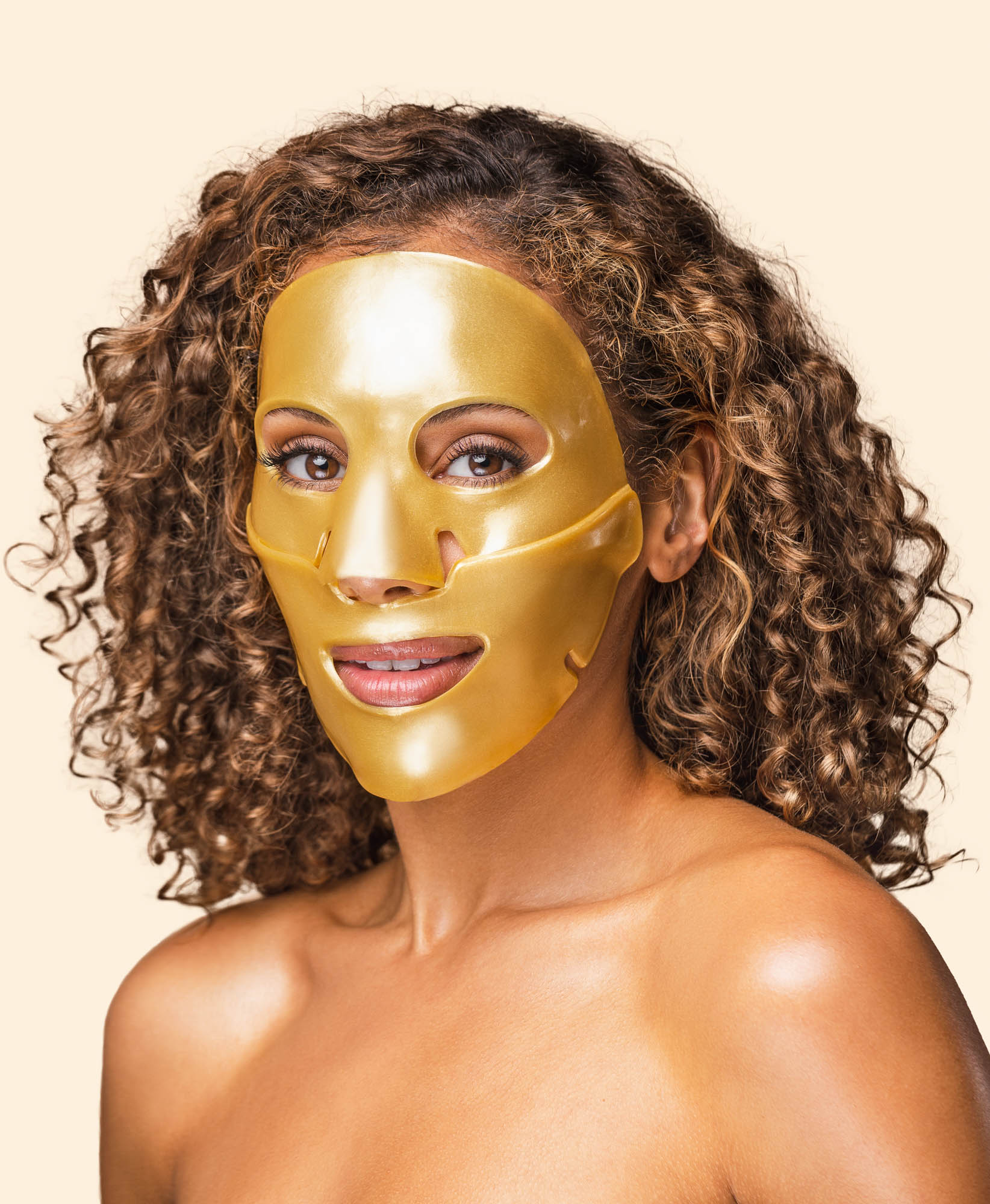 A woman using a Nano Gold Repair Collagen Face Mask.